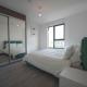Modern 2BR Wembley Apartment Stadium Views and Balcony, Лондон - Фото 5