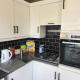 Spacious, 3 double bedroomed, free parking, 9 mins Elland Rd, nr Leeds City Centre - Photo 5