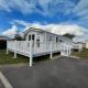Luxury mini lodge with hot tub and decking at Tattershall Lakes, Tattershall (fotografie 2)