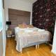 Stylish 1BR Apartment with Balcony Quick City Access, Wien - Foto 1