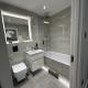 5 Aviv Place, Addlestone (Foto 2)