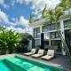 Villa Daya Canggu - 5 Mins to Beach, Rooftop Cinema and Private Cook, Canggu