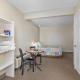 Ground Level Lakeview Room with 1 Double bed suite, Lake City (fotografie 2)