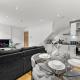 Stylish Roman Bath Apartments - Sleeps 12, Bath - Photo 10
