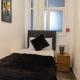 Blackpool 1-Bedroom Flat by Brookland Stays Serviced Accommodation with WiFi - Photo 5