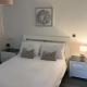 LUXURY Apartment Belfast City Centre overlooking Custom House Sqaure - Photo 3