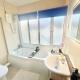 Coastline Retreats - Stunning Sea View Apartment, Netflix Southbourne - Foto 8