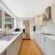 Bright 3BR Home in Bedford, Sleeps 5, Bedford (foto 4)