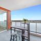 KozyGuru | Merrylands | Balcony Chic with Parking - Fotografie 6