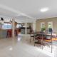 Bongaree Beach House with Pool, Bongaree (Foto 2)