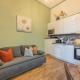 HOMELY I Central 48m2 APT 5 mins near Train Station & City Square, Praga - Zdjęcie 4