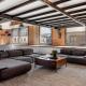 Skyline Lofts by AvantStay: a multi-level industrial-chic retreat in DTLA with rooftop views soaring ceilings steps to dining music culture, Los Angeles - Foto 5