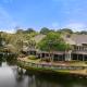 Serene Pondfront Stay w View Pool Access Walk to Baytowne Wharf, Destin - Foto 1