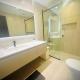 REFURBISHED 2BHK - Panoramic Sea & Beach View Stay-Sleeps 6, Dubai - Photo 6