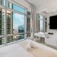 Luxe 2 Bed with Burj View, 5 Min Walk to Dubai Mall, PS5 by Vista Stays Dubai Downtown, Dubaj (fotografie 6)