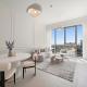 Chic 2BR plus Maid in Jumeirah Vicinity, Dubai - Foto 3