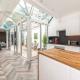 The Secret KENSINGTON Garden Mews-2 Bedroom FULL HOUSE-2 Train Lines- SPACIOUS-Kings Road- Harrods -Chelsea Stadium-PRIVATE small patio, Londyn - Zdjęcie 4