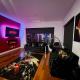 The Red Room - Cloud Ceilings - Patio & Bathroom TV, Atlanta (foto 2)