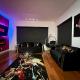 The Red Room - Cloud Ceilings - Patio & Bathroom TV, Atlanta (foto 9)