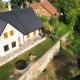 Slunečná roubenka u splavu, Dvůr Králové nad Labem (fotografie 3)