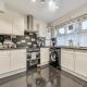Maitland Luxury 2 Bedroom Greenwich Apartment With Good Living Space Sleeps 5 Guest- 1 minute from Greenwich DLR Station, London - Photo 2