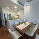 Modern 3BR with Balcony and Pool View , Housemaid, Dubai (photo 8)