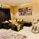 Gold Rush by 2ndHome Equipped with massage chair Rawalpindi - Foto 9