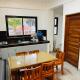 Cozy 2BR Apartment with Balcony and Mountain View - Logan's Transient Apartment 1, Baguio (fotografie 9)