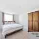 Top-Floor Apartment, Canary Wharf View, Modern Stay, London - Photo 7