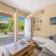 Cozy Loft Vouliagmeni, Athen - Foto 1