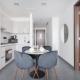 Meydan Apartment Sleeps 4 with Great Amenities, Dubai - Foto 8
