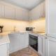 Stylish City-Centre Flat with Double Bed, Bath - Photo 3
