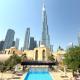 Luxury stay with poolside views of the Burj Khalifa, just 2 minutes from Dubai Mall, Dubai - Foto 4