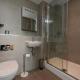 Spacious and Bright 4 Bedroom Flat London - Photo 4