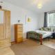 Zone 1 Spacious Serviced Apartment in Central London - Photo 4