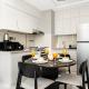 Luxury Lake and Burj view 2BR with balcony pool and Gym, Dubaj - Zdjęcie 2