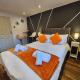 Stylish and Amazing Suite with Private Bathroom! London - Photo 4