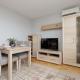 Comfortable Apartment with Air Conditioning and Balcony in the Capital by Noclegi Renters, Варшава - Фото 7