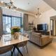 Modern 1BR with Terrace, Rooftop Pool and PS5 in JVC, Dubai - Foto 2