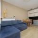 Comfortable Two-bedroom Apartment with Parking, Excellent Location in the City Centre by Noclegi Renters, Warsaw - Photo 8