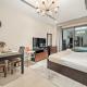 FIRST CLASS Studio Cozy with City Vibes, Dubai (foto 8)