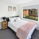 Conifer Grove Family Oasis 5BR Sleeps 10 Amazing Seaview Auckland - Photo 8