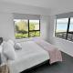 Conifer Grove Family Oasis 5BR Sleeps 10 Amazing Seaview Auckland - Photo 9