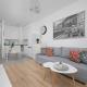 Bright Grey Apartment in Warsaw with Balcony by Noclegi Renters, Варшава - Фото 1