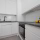 Bright Grey Apartment in Warsaw with Balcony by Noclegi Renters, Варшава - Фото 9