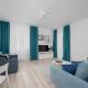 Blue Apartment in Warsaw with Desk for Remote Work and Parking by Noclegi Renters, Warszawa - Zdjęcie 7