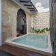 Luxury Room 2 with Pool at Pondok Raima SYARIAH, Giri (foto 2)