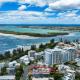 Seabreeze Stay Steps to the Beach with Pool Access Caloundra, Caloundra - Fotografie 2