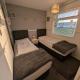 179, Two bed chalet on Sund0wner Holiday Park - Sleeps 4, free WiFi, sorry no pets - entertainment options close by, Hemsby (foto 2)