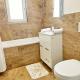 Cozy 2 Bedrooms Apt with Balcony - Near Hospitals, Iaşi (Foto 3)